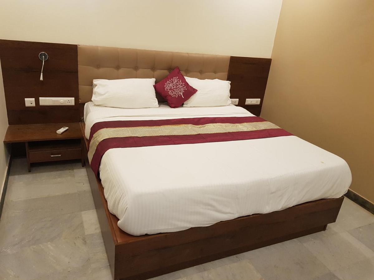 Durga Residency Hotel Tirupati Exterior photo